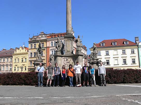 6. Skupinové foto na náměstí
