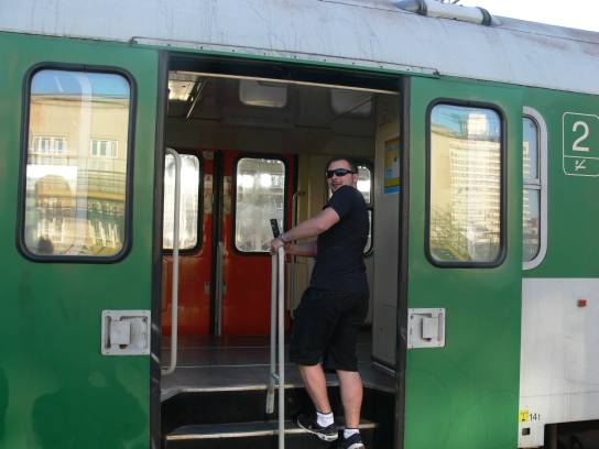 36. Ódjíždějící účastník
