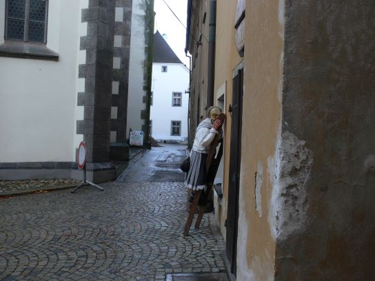 25. Vchod do strašidelného podzemí
