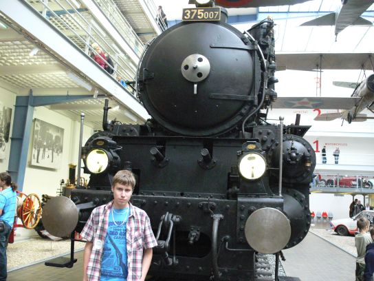 25. Fotka u lokomotivy
