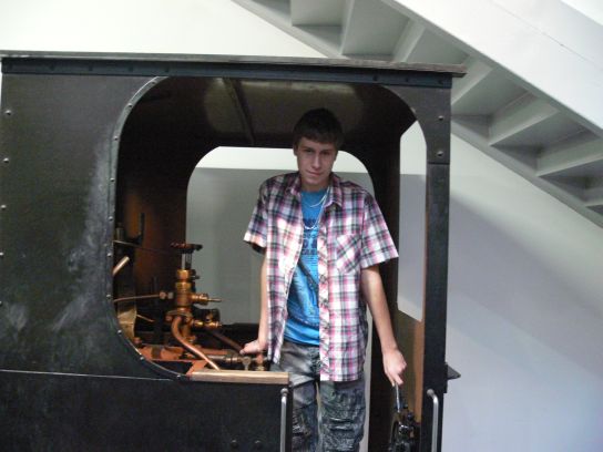 41. Účastník srazu na stanovišti lokomotivy
