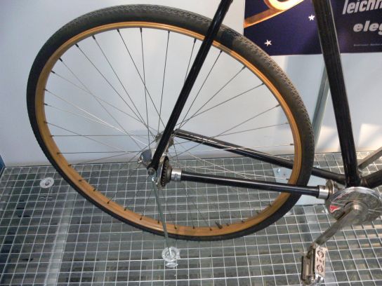 49. Kolo bez řetětu
