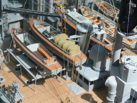 52. Detail zmenšeného modelu válečné lodi
