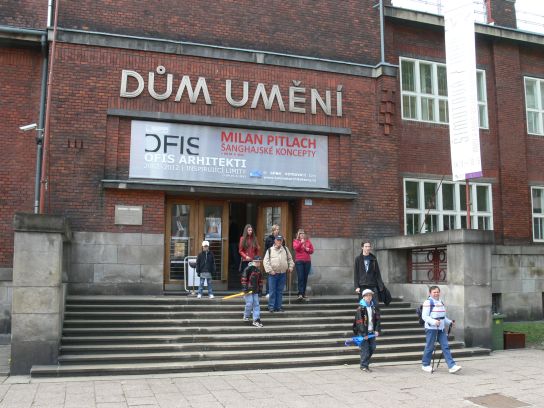 10. Východ z Domu umění
