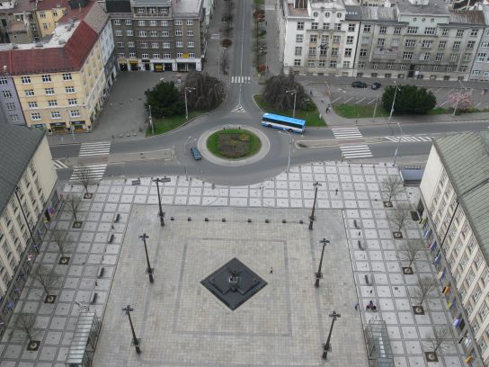 20. Výhled z věže na náměstí
