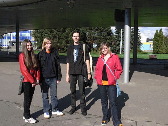 25. U nádraží těsně před odjezdem.
