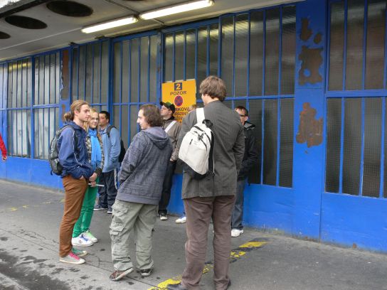 1. Sraz u nádraží
