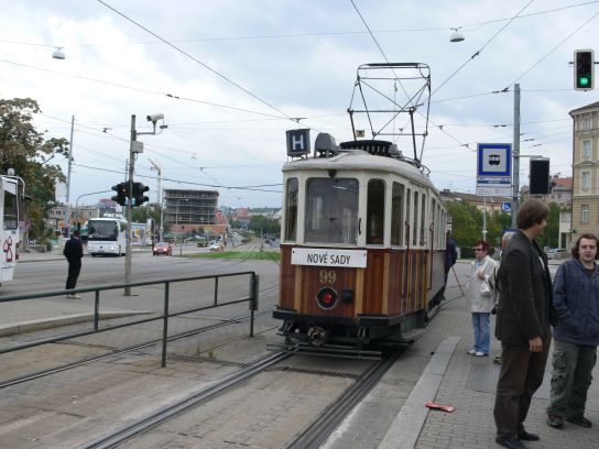27. Odjezd staré tramvaje

