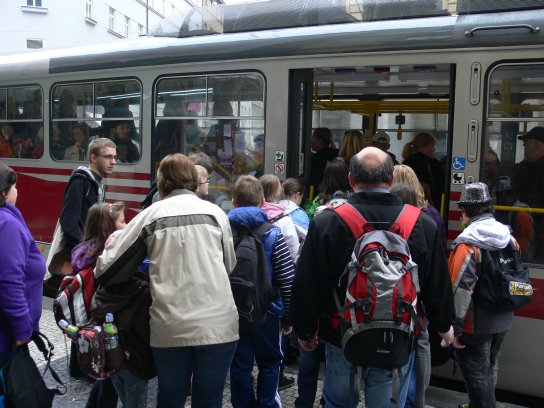 1. Nástup do tramvaje
