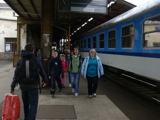 1. Sraz na nádraží
