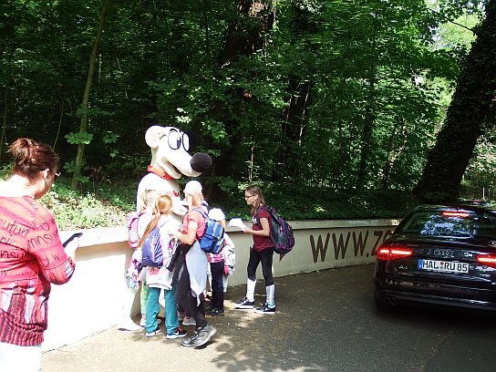 7. Před zooparkem čekal Alík
