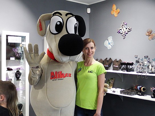 42. Alík s pracovnicí Motýlího domu
