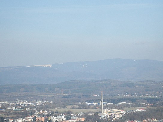 48. Pohled z rozhledny směrem ke Klínovci
