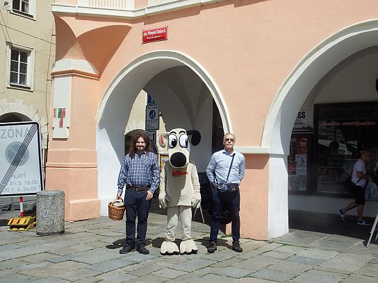 6. Alík a oba jeho páníčci
