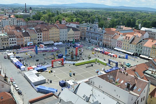 17. Výhled z Černé věže na náměstí
