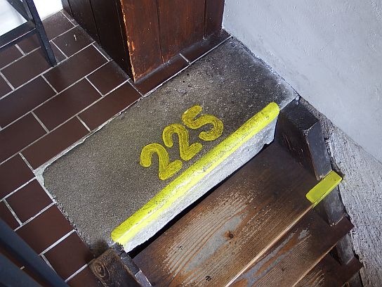 23. Horní konec schodiště na Černou věž
