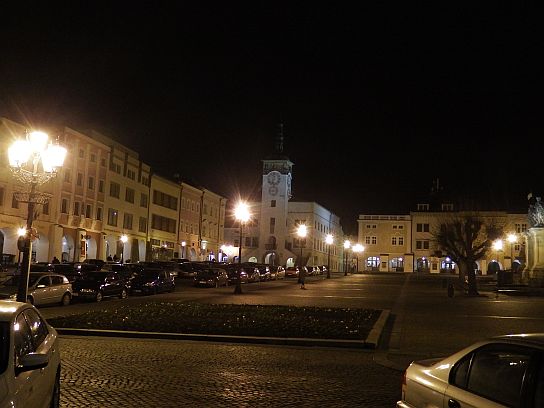 34. Náměstí večer
