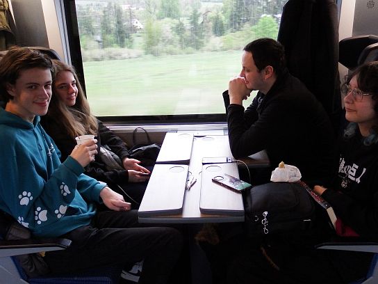 1. Někteří účastníci se setkali již ve vlaku cestou na sraz. 
