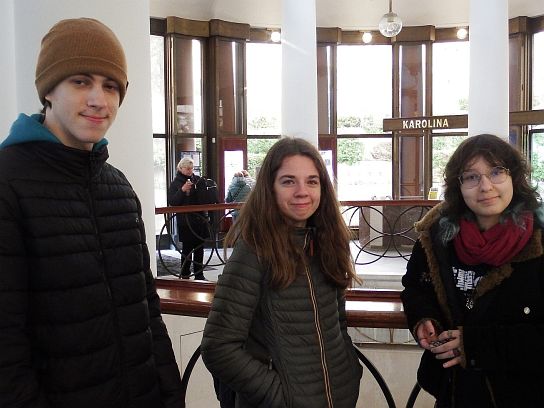 9. U pramene Karolina
