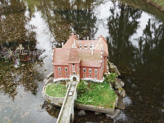 19. V parku miniatur
