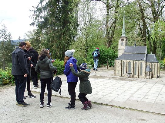 34. Účastníci  srazu u katedrály sv. Bartoloměje v Plzni
