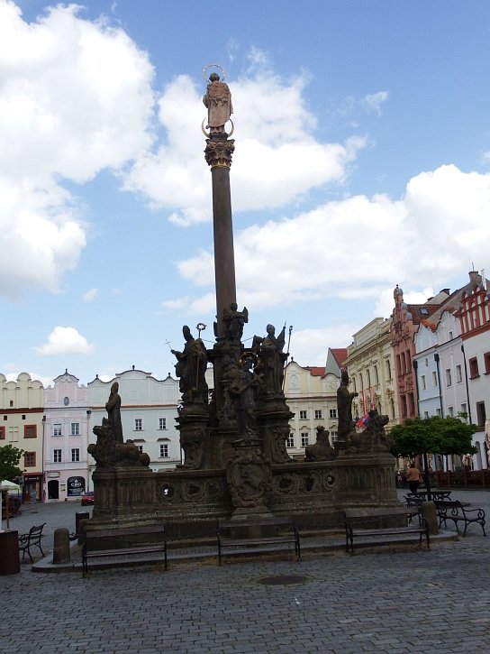 22. Na náměstí
