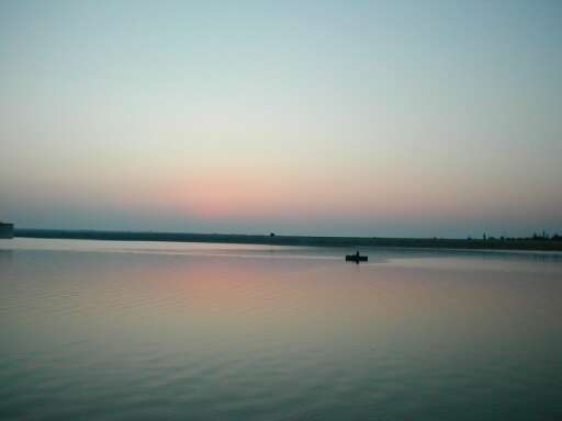 Před východem Slunce nad přehradou Před východem Slunce nad přehradou