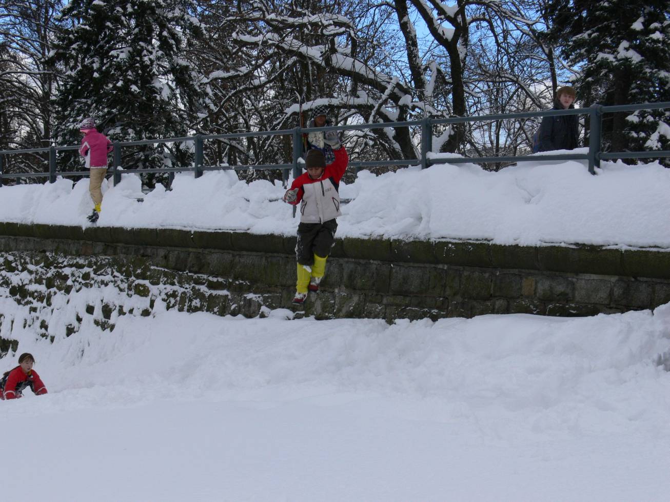 Skákání u přehrady