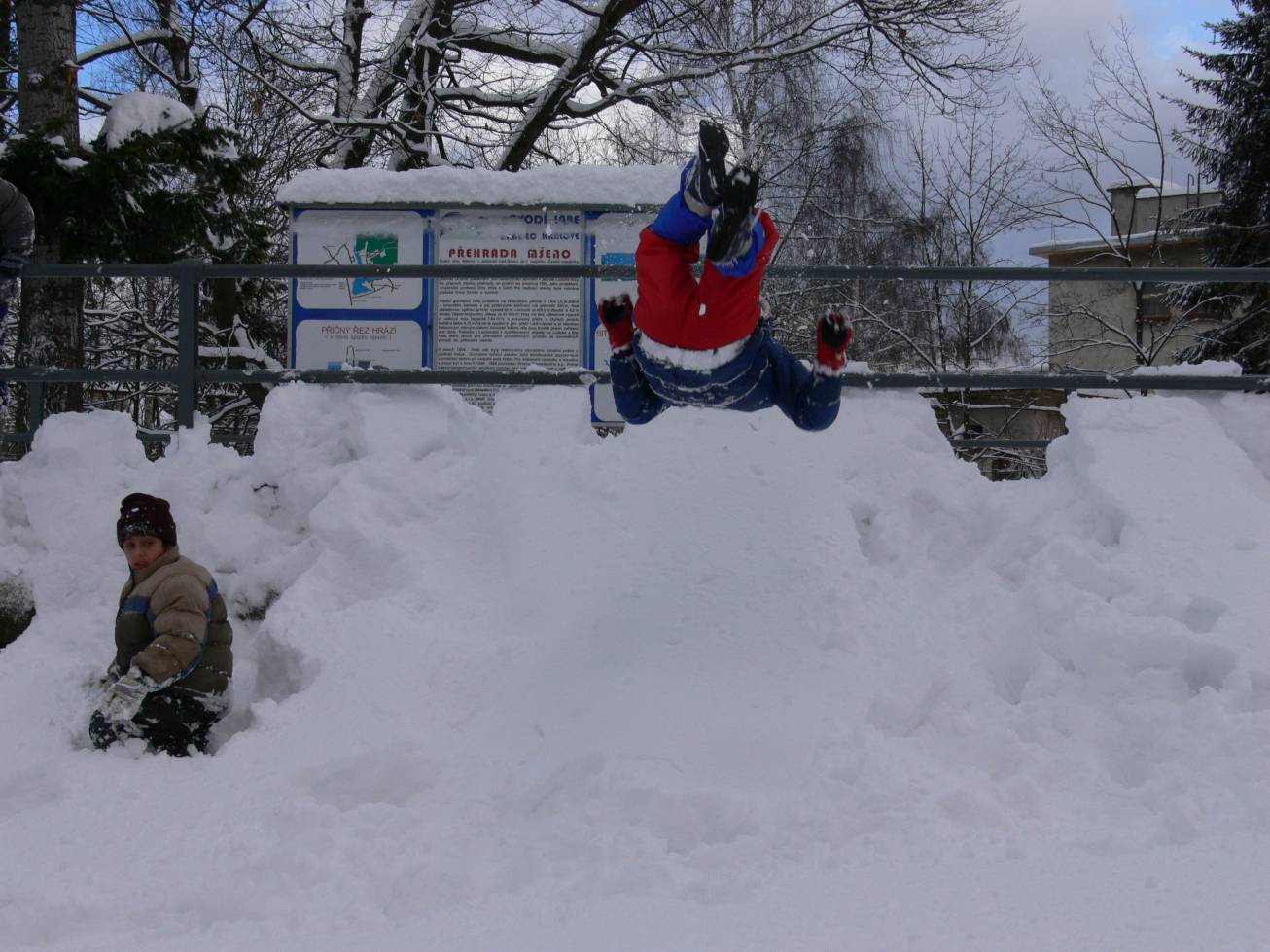 Skákání u přehrady