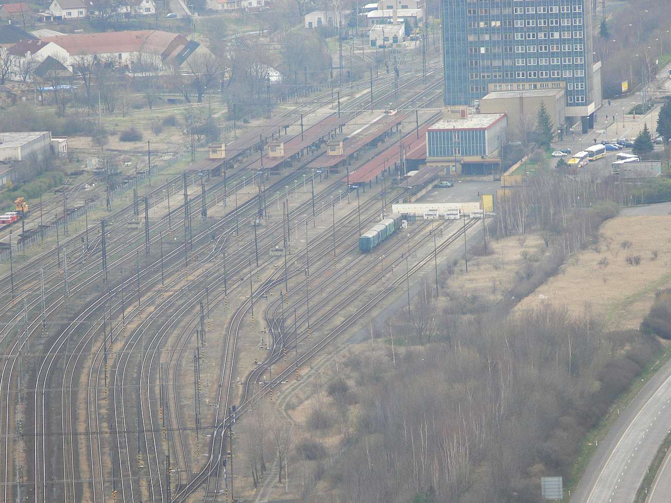Pohled z Hněvína na  mostecké nádraží