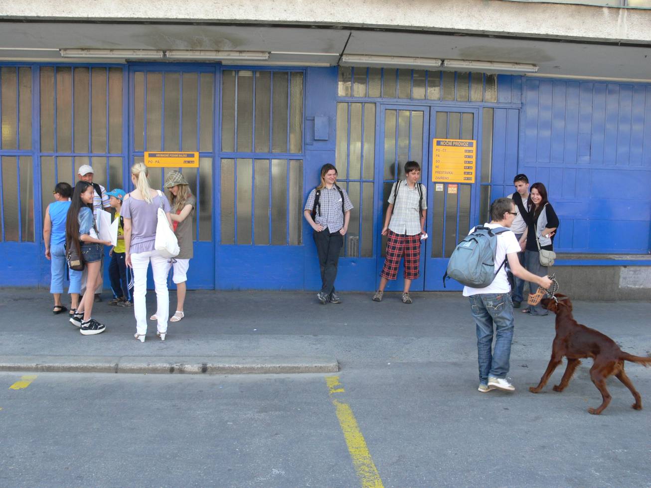 1. Sraz před poštou
