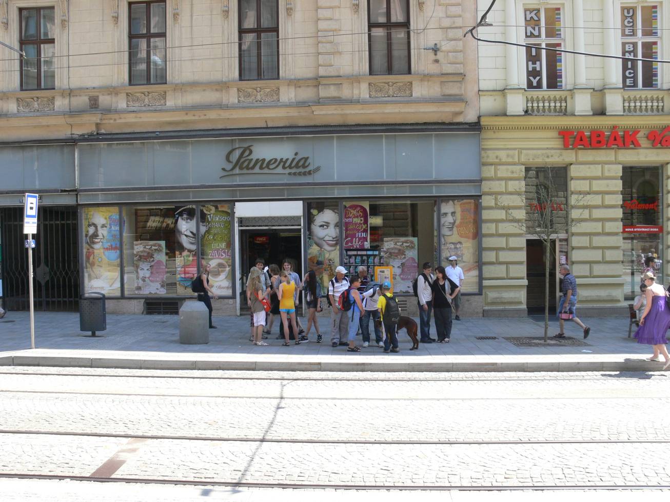 16. Čekání na šalinu (tramvaj)
