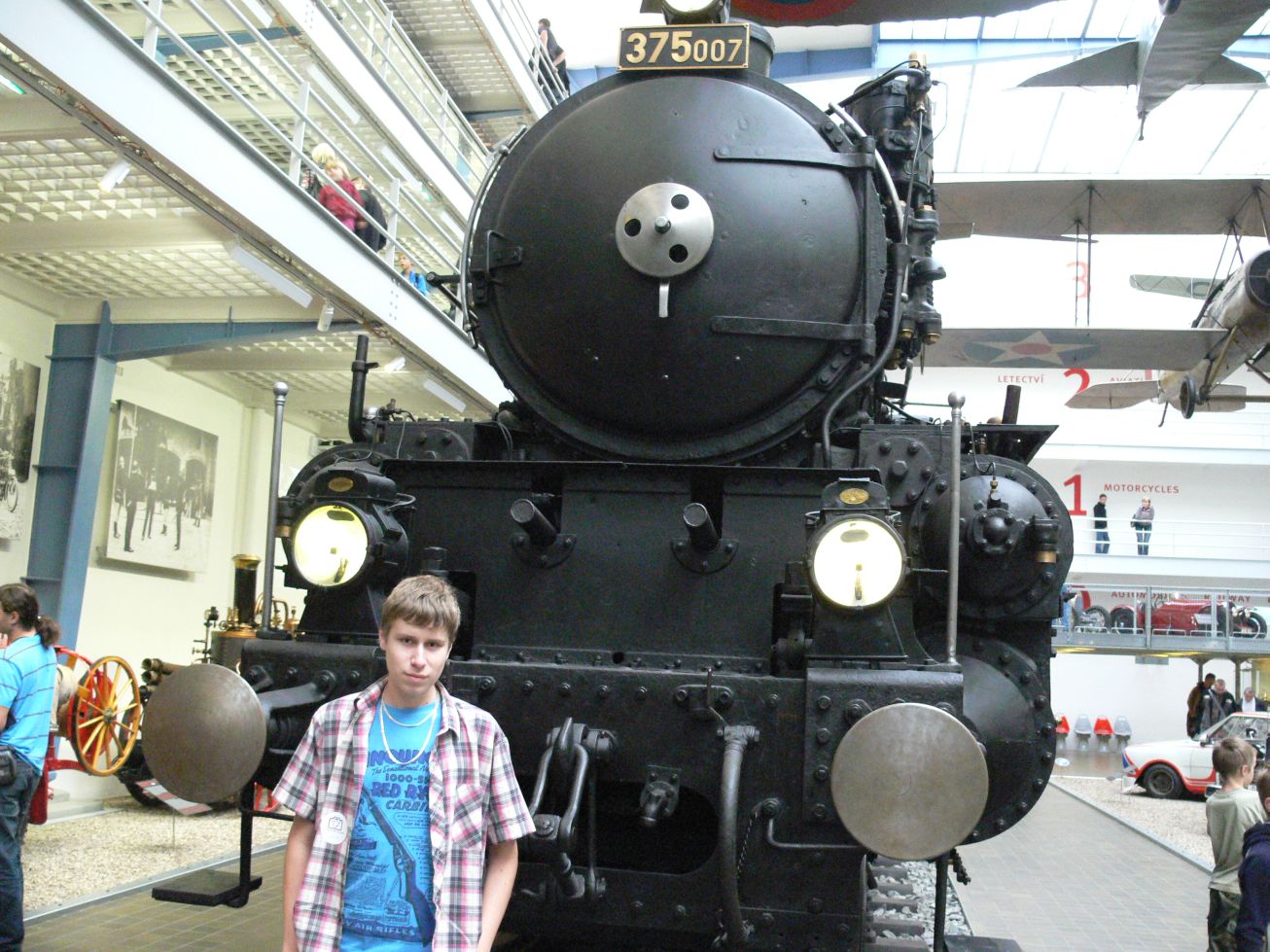 25. Fotka u lokomotivy
