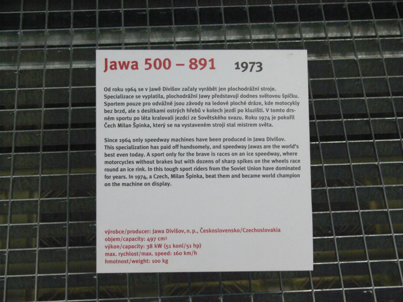 38. Popisek k motocyklu s hřebíkama
