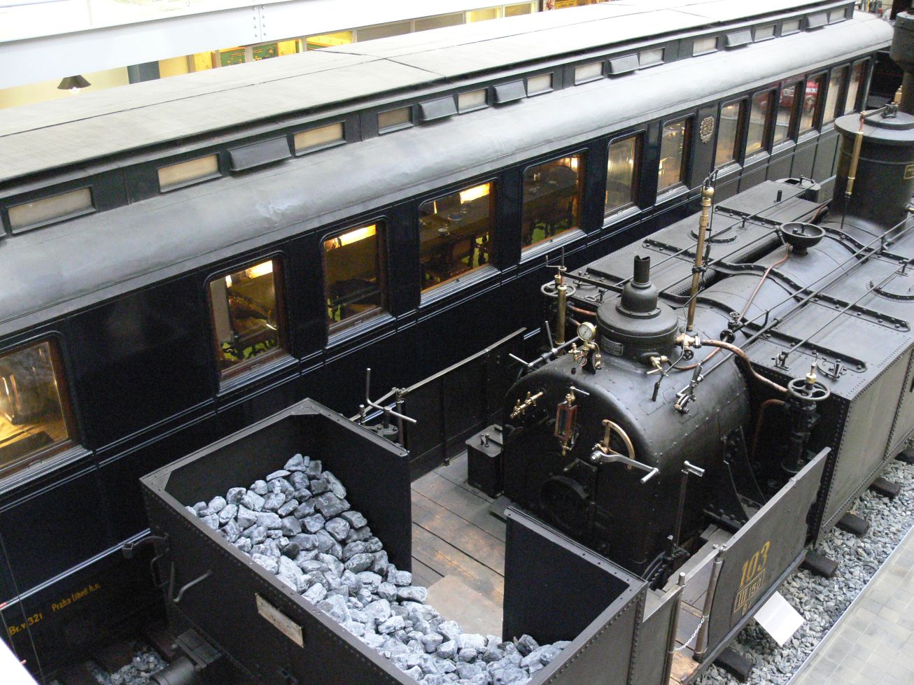 45. Salonní vůz shora
