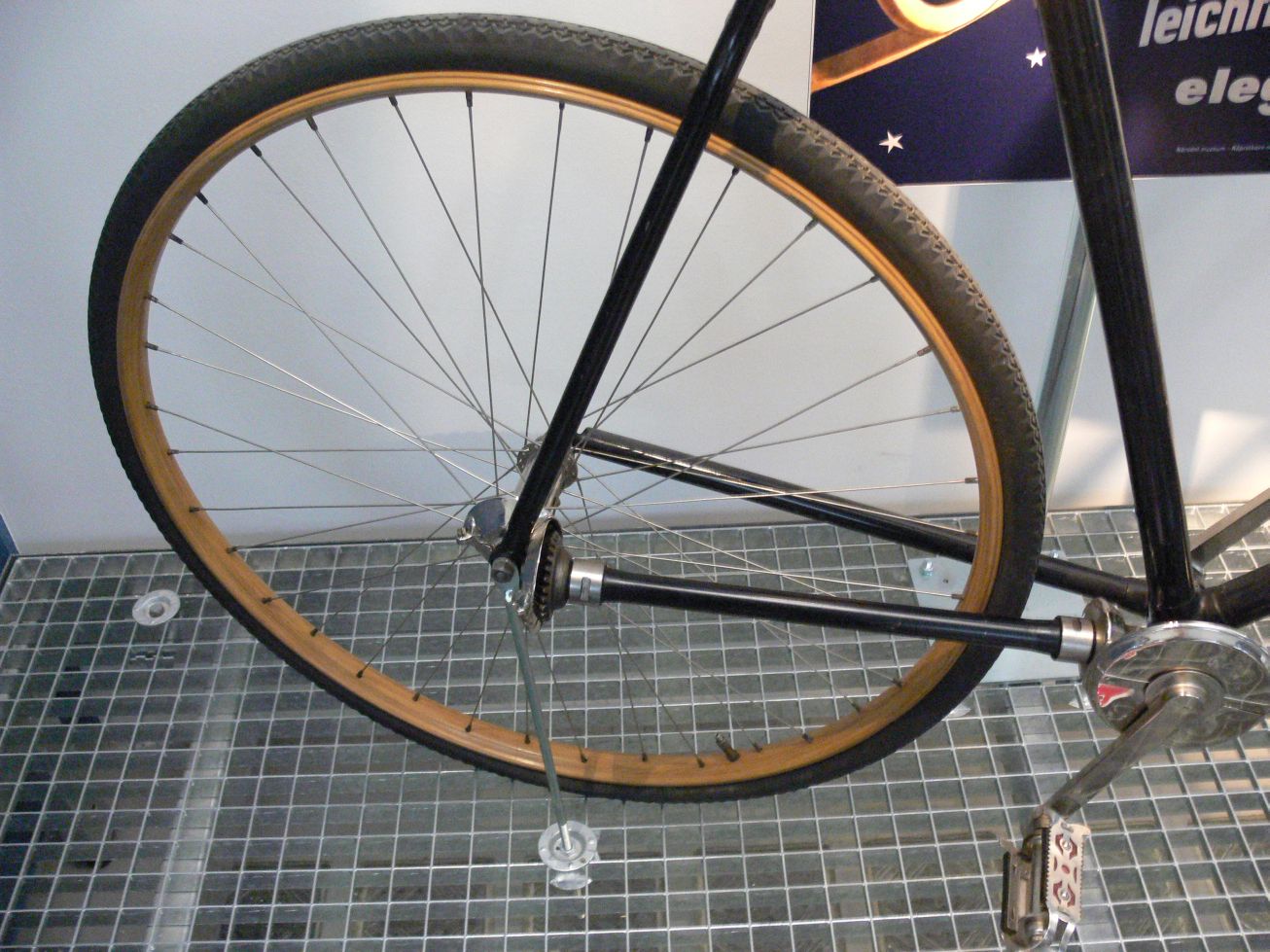 49. Kolo bez řetětu
