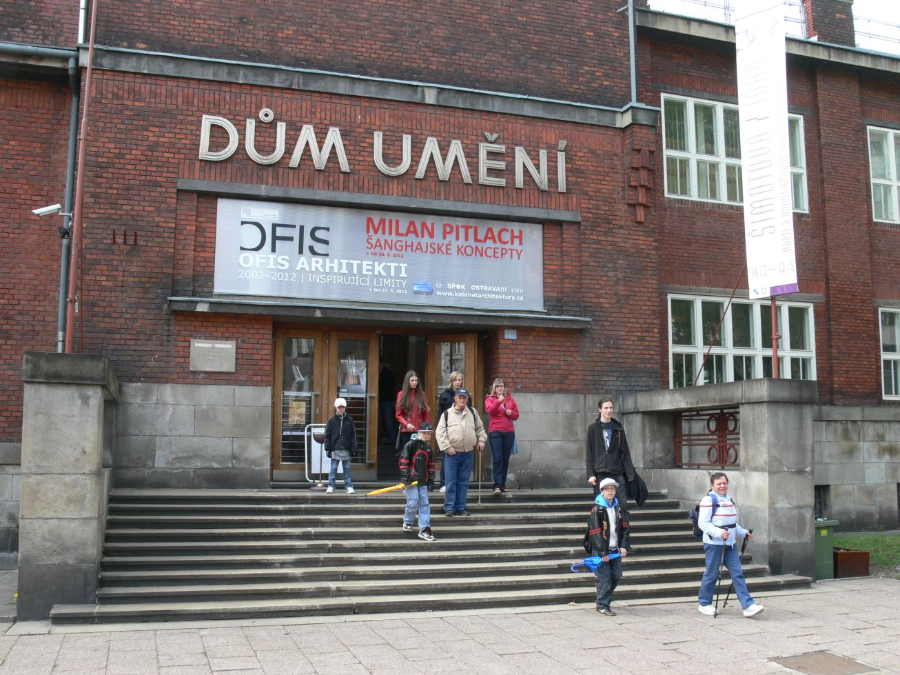 10. Východ z Domu umění
