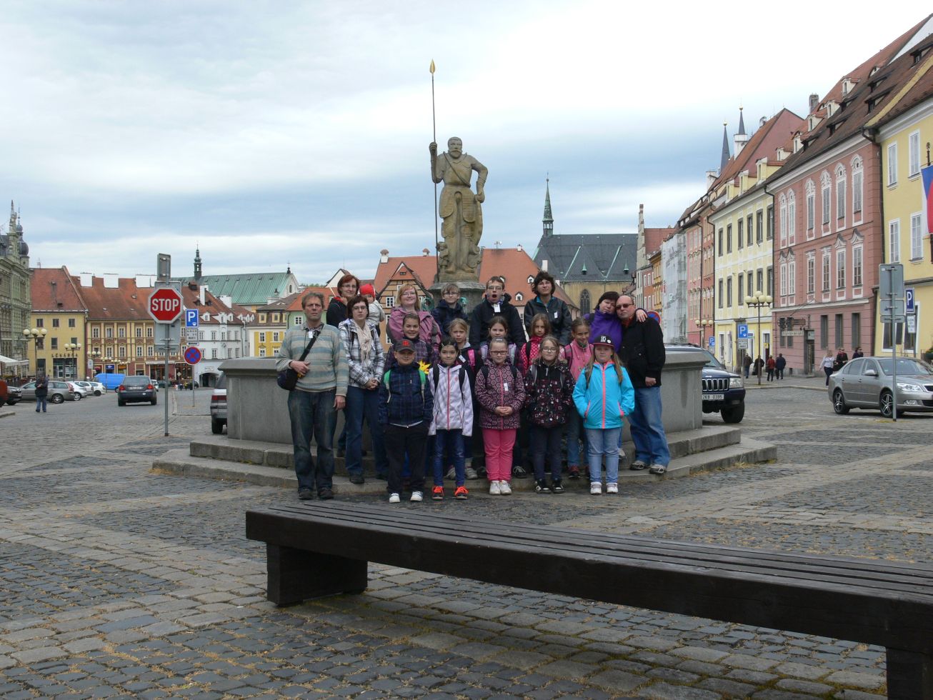 20. Skupinové foto s pozadím
