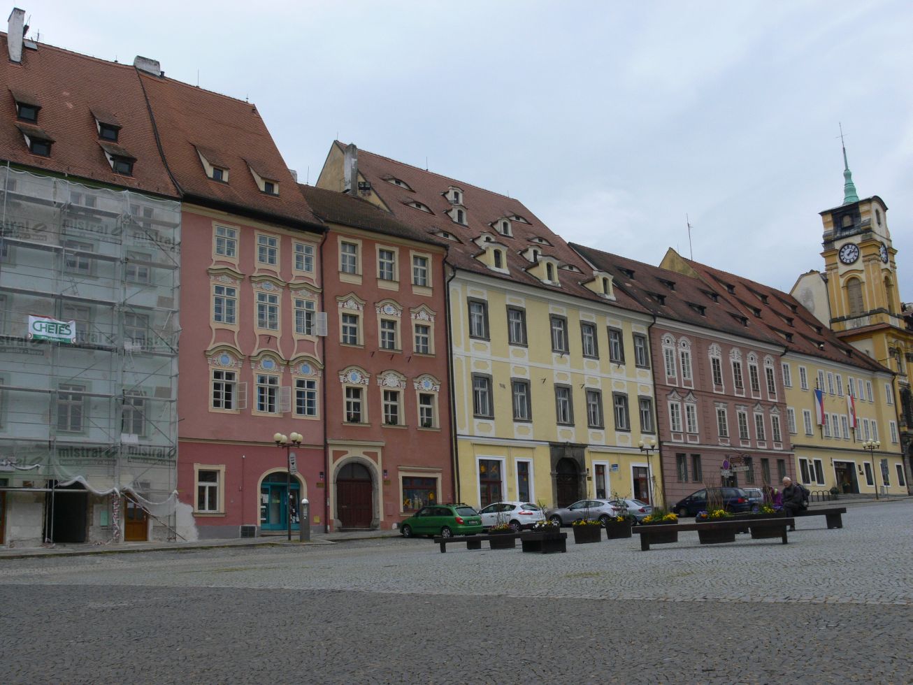 29. Domy na náměstí
