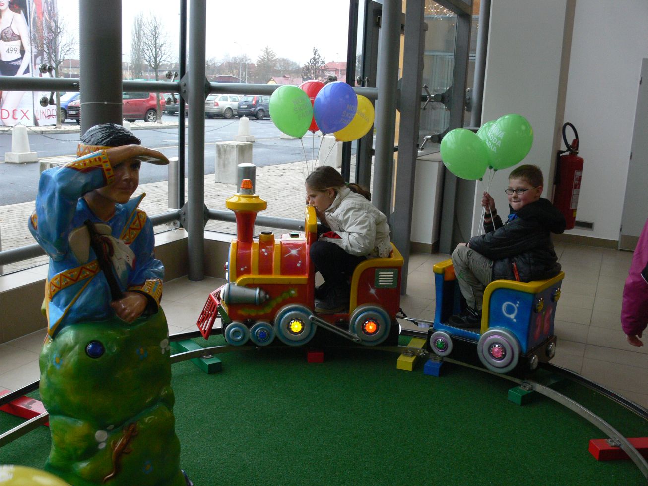 17. Vláček v obchodním centru
