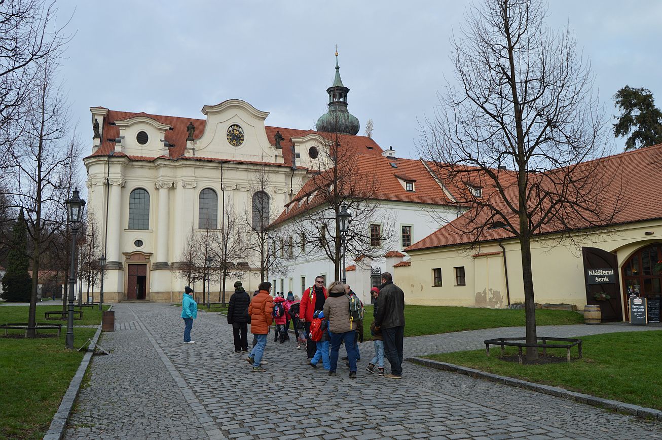 7. Cesta do kláštera
