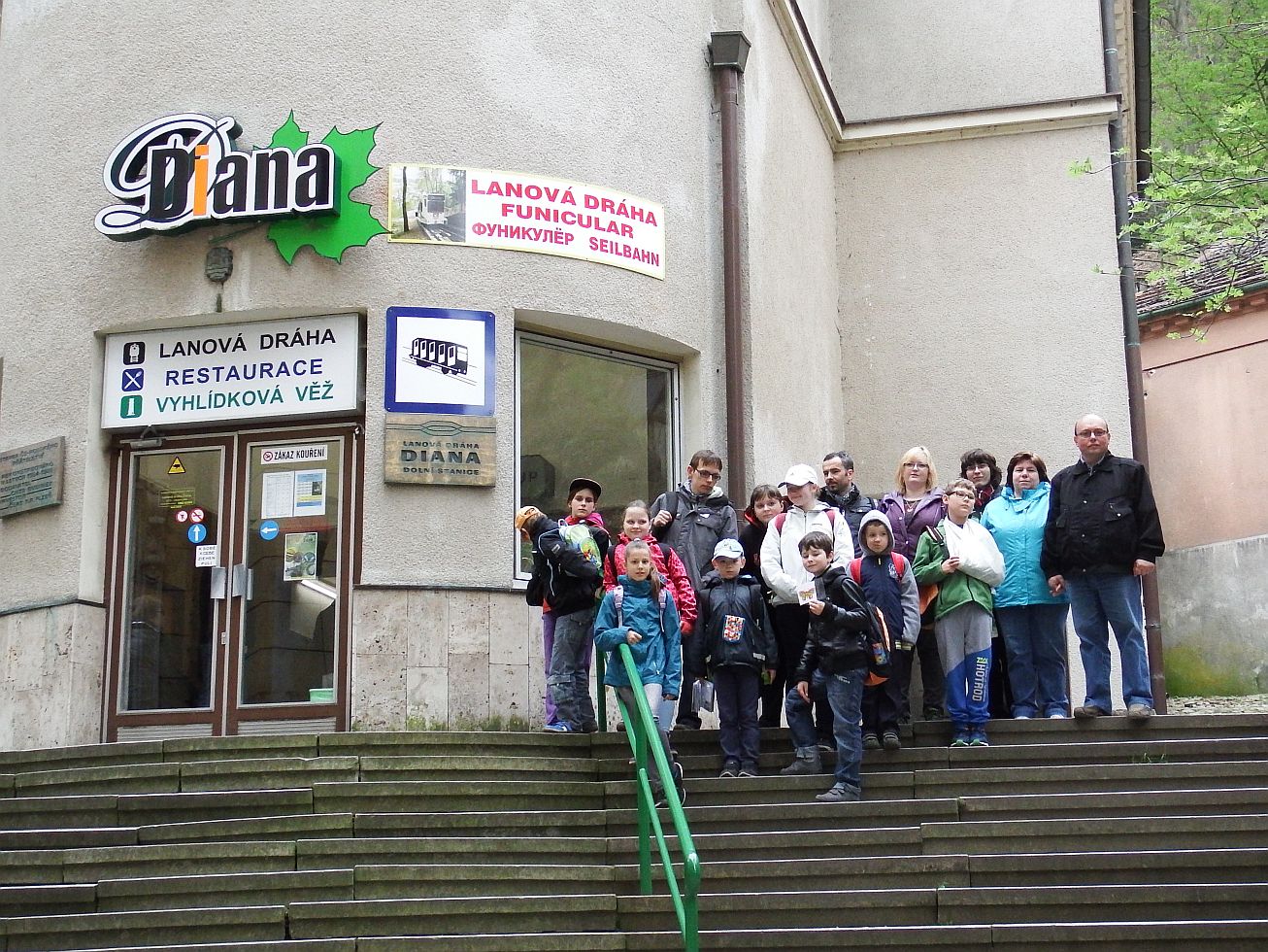 67. U dolní stanice lanovky
