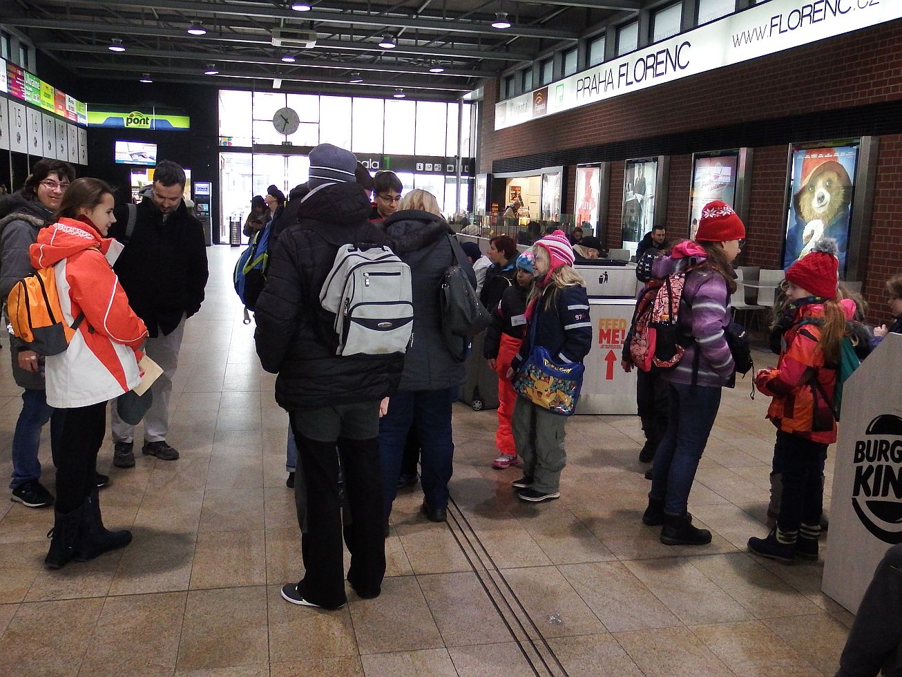 1. Účastníci se sešli na autobusovém nádraží

