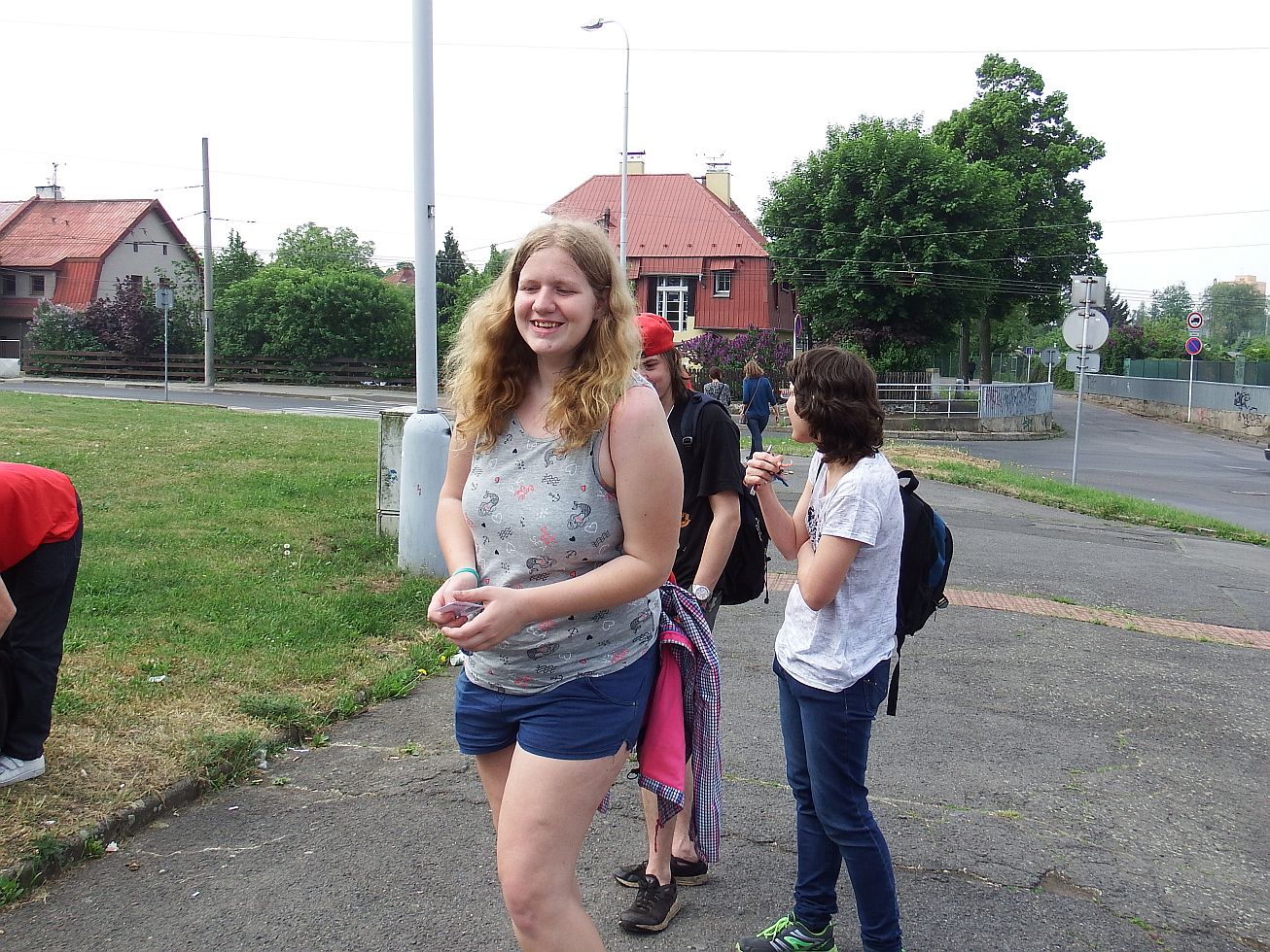 2. Účastníci se zvolna scházejí
