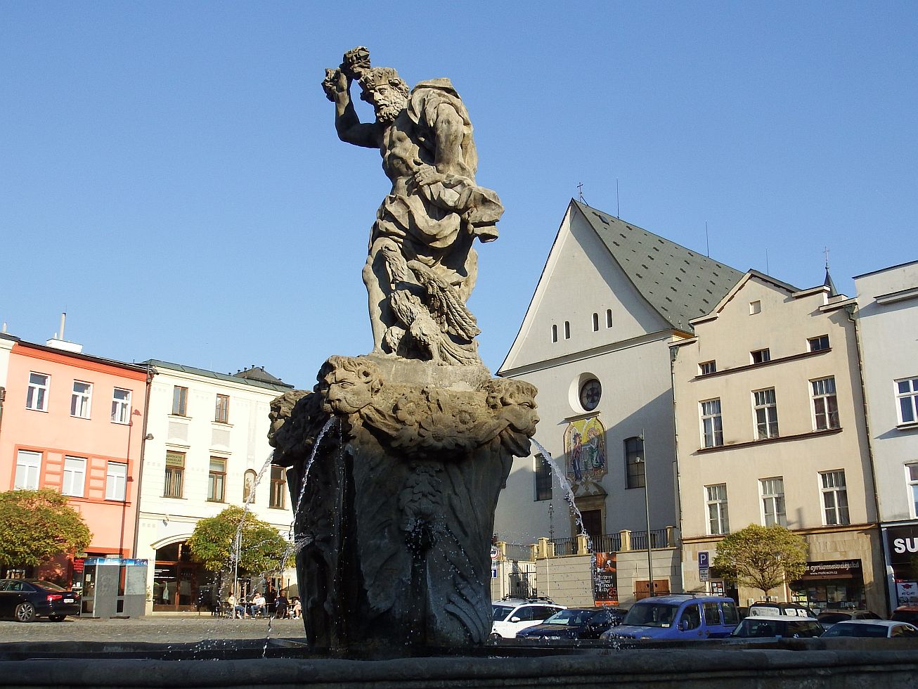 24. Další kašna na náměstí
