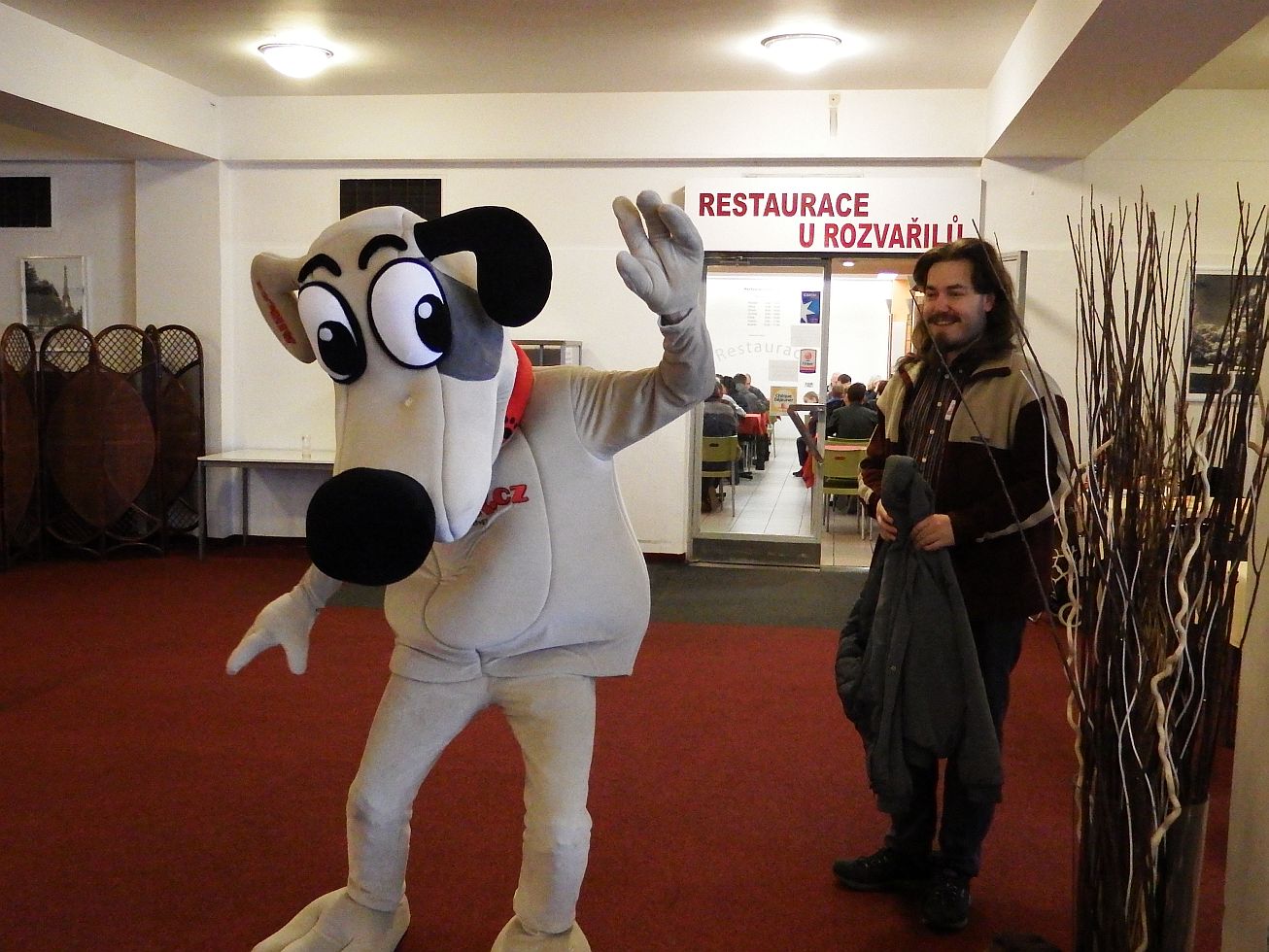 11. Alík se loučí s účastníky srazu
