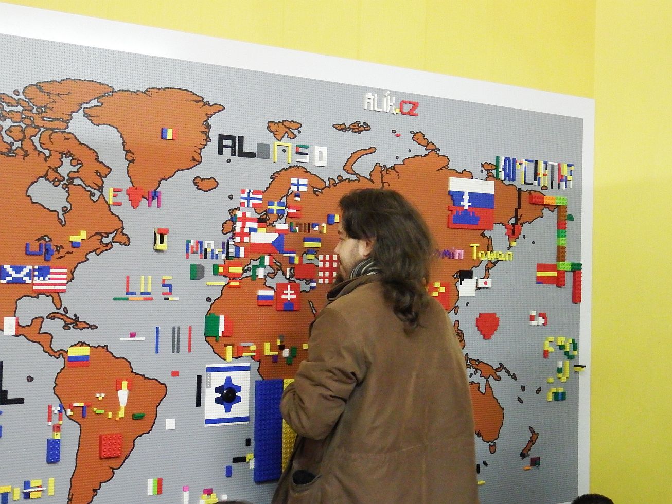 15. Legová mapa světa
