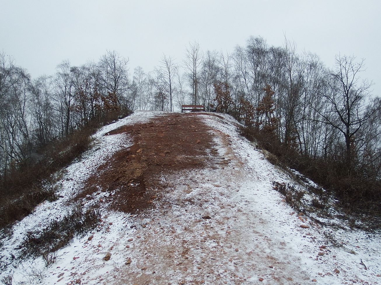 17. Pohled směrem k vrcholu haldy.
