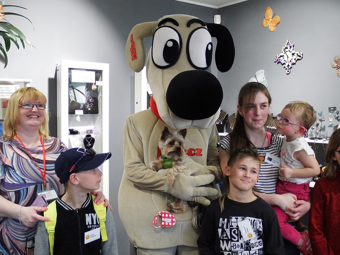 45. Dva pejskové na srazu
