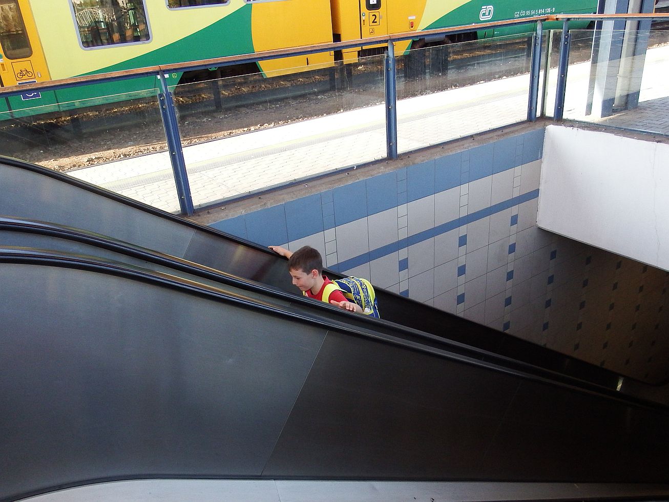 30. Na jezdících schodech
